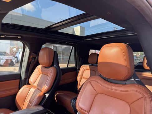 Used 2020 Lincoln Navigator Reserve w/ Luxury Package image 26