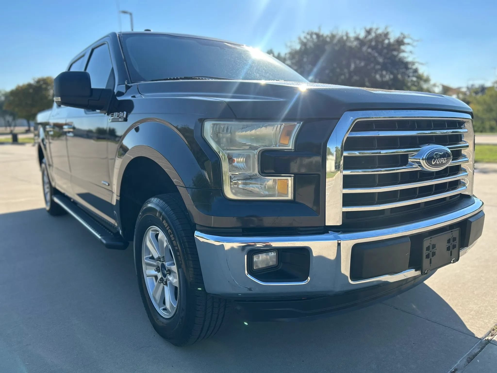 Used 2015 Ford F150 XLT w/ Equipment Group 302A Luxury RWD image 4