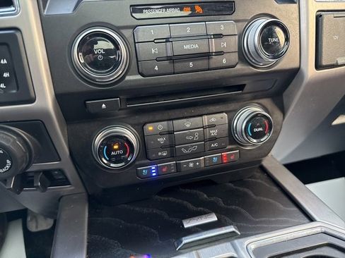 Used 2018 Ford F150 Platinum w/ FX4 Off-Road Package image 37