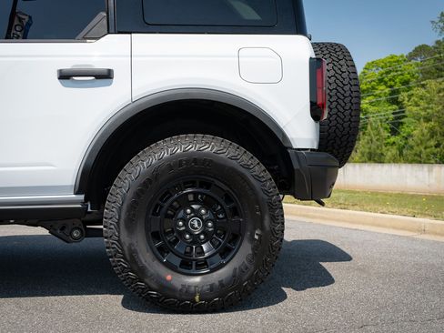 New 2026 Ford Bronco Badlands w/ Sasquatch Package AWD/4WD image 13