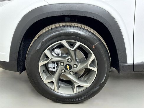 New 2026 Chevrolet Trax LT w/ Driver Confidence Package image 18