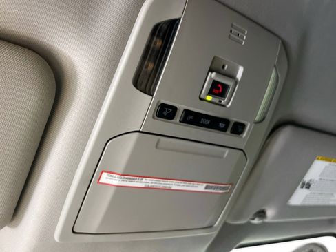 Used 2023 Toyota Highlander L FWD image 22