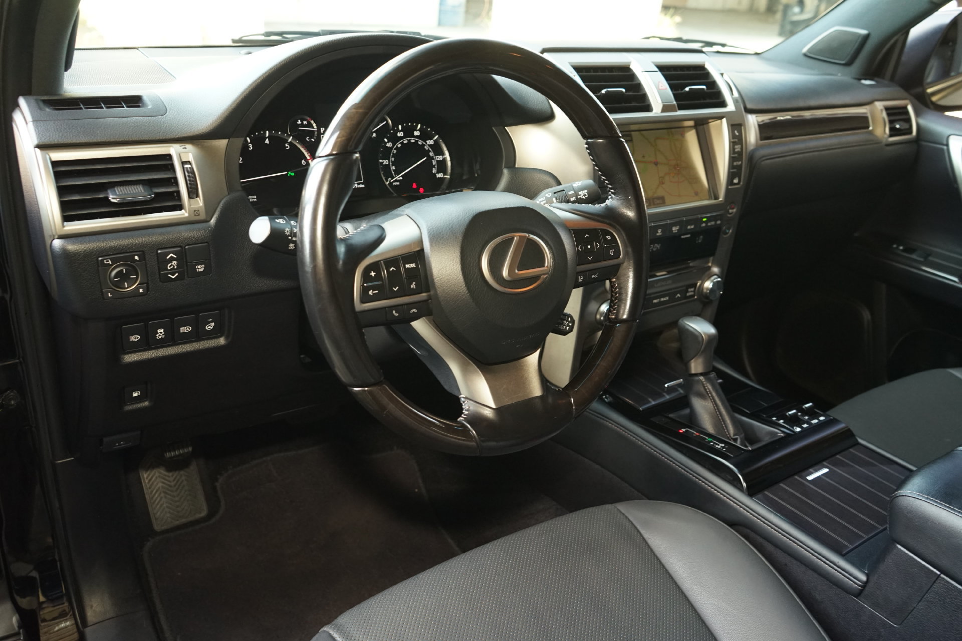 Used 2021 Lexus GX 460 Premium w/ Premium Package AWD/4WD image 2
