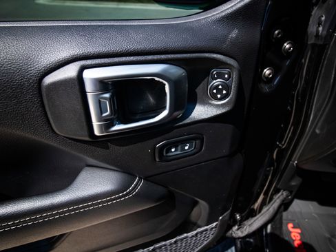 Used 2023 Jeep Wrangler Sahara image 15