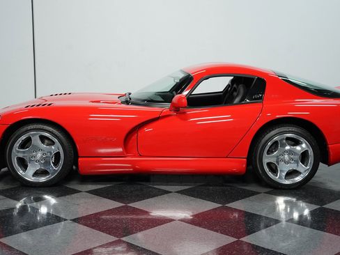 Used 2001 Dodge Viper GTS image 2