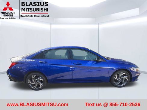 Used 2025 Hyundai Elantra Sport FWD image 6