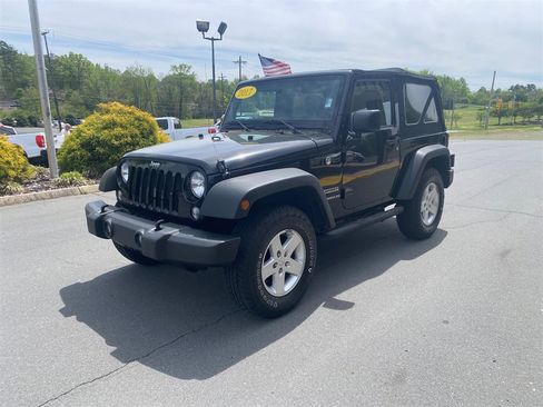 Used 2017 Jeep Wrangler Sport AWD/4WD image 3
