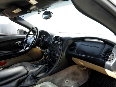 Used 2004 Chevrolet Corvette Coupe w/ Roof Package image 13