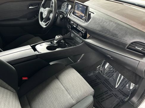 Used 2022 Nissan Rogue SV image 18