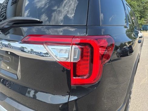 Used 2022 GMC Acadia SLE w/ Driver Convenience Package image 18