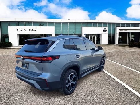 New 2025 Volkswagen Tiguan SE image 8