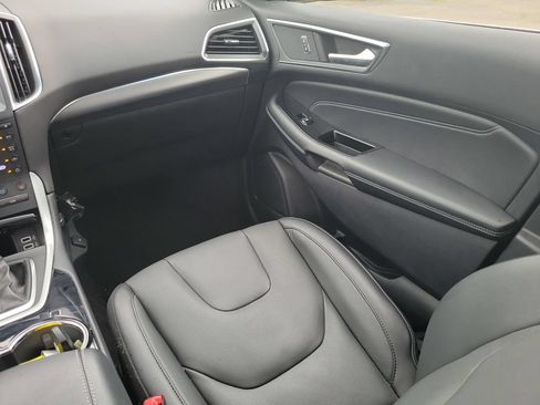 Used 2018 Ford Edge Titanium w/ Equipment Group 301A AWD/4WD image 26