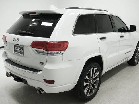 Used 2017 Jeep Grand Cherokee Overland RWD image 4