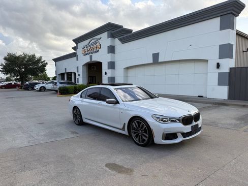 Used 2018 BMW M760i xDrive AWD/4WD image 2