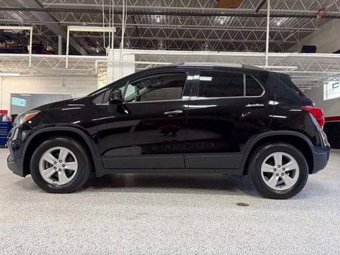 Used 2020 Chevrolet Trax LT w/ LT Convenience Package image 10