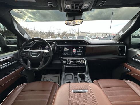 Used 2024 GMC Sierra 2500 Denali Ultimate image 3