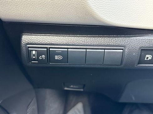 Used 2025 Toyota Corolla LE image 30