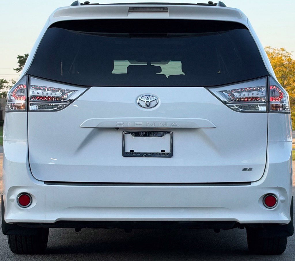 Used 2017 Toyota Sienna SE Premium w/ Outdoor Package FWD image 4