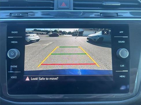 Certified 2023 Volkswagen Tiguan SE FWD image 17