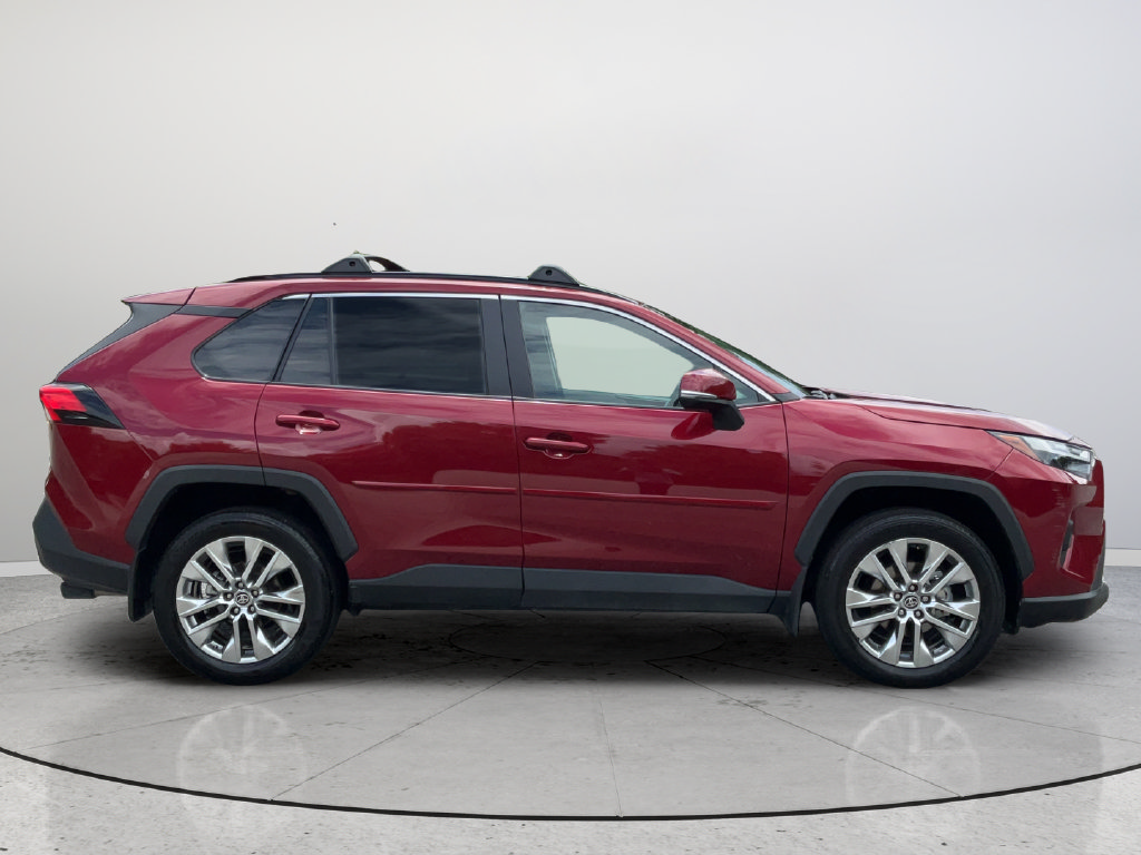 Used 2025 Toyota RAV4 XLE Premium FWD image 5