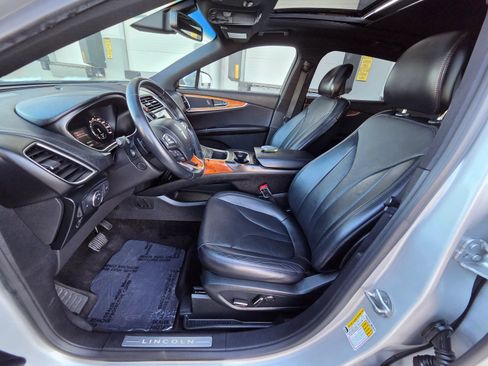 Used 2016 Lincoln MKX Reserve w/ Technology Package FWD image 14