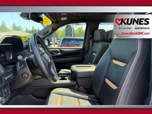 Used 2023 GMC Yukon AT4 w/ Technology Package AWD/4WD image 17