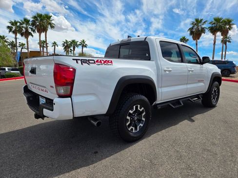 Used 2017 Toyota Tacoma TRD Off-Road AWD/4WD image 6