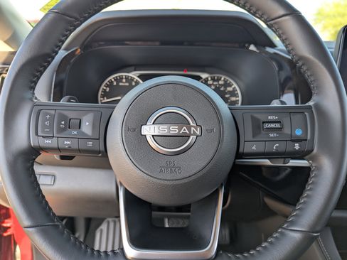 Used 2025 Nissan Pathfinder SV image 26