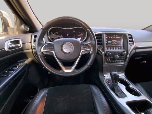 Used 2018 Jeep Grand Cherokee Altitude RWD image 5