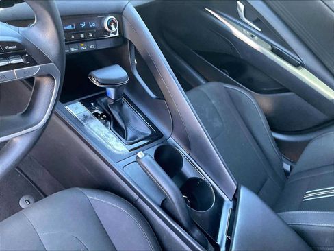 Used 2021 Hyundai Elantra SEL FWD image 19