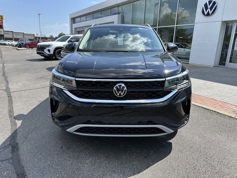 New 2024 Volkswagen Taos SE image 2