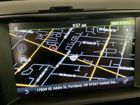 Used 2018 Jaguar F-PACE Premium image 12