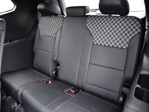 Used 2024 GMC Acadia Denali w/ Super Cruise Package image 22