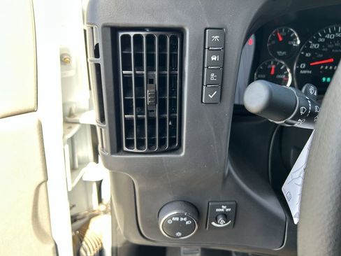 New 2025 GMC Savana 3500 Extended w/ Driver Convenience Package image 17