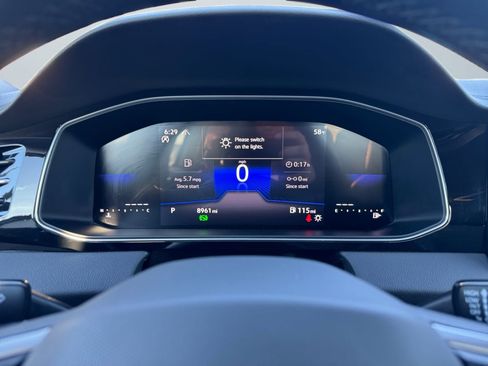 Used 2025 Volkswagen Jetta Sport image 12