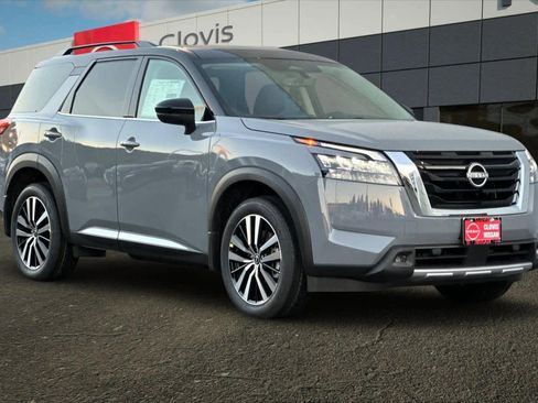 New 2025 Nissan Pathfinder Platinum image 10