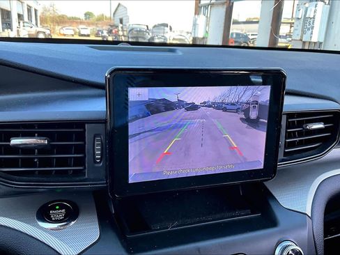 Used 2020 Ford Explorer XLT image 26