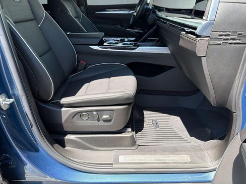 Certified 2026 Cadillac Escalade Luxury w/ LPO, Floor Liner Package AWD/4WD image 24
