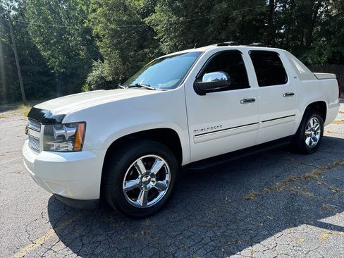 Used 2012 Chevrolet Avalanche LTZ image 2