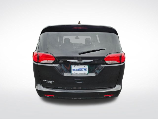 Used 2022 Chrysler Voyager LX FWD image 4