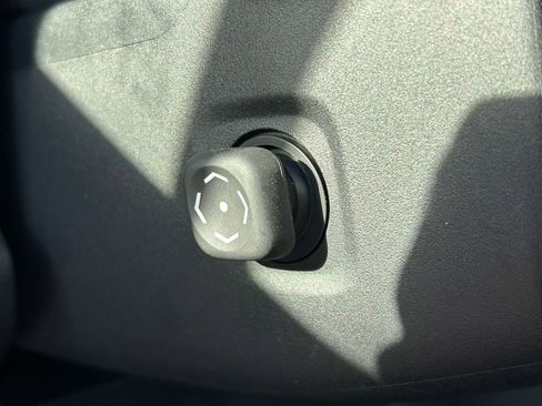 Certified 2023 Toyota Sienna Platinum image 30