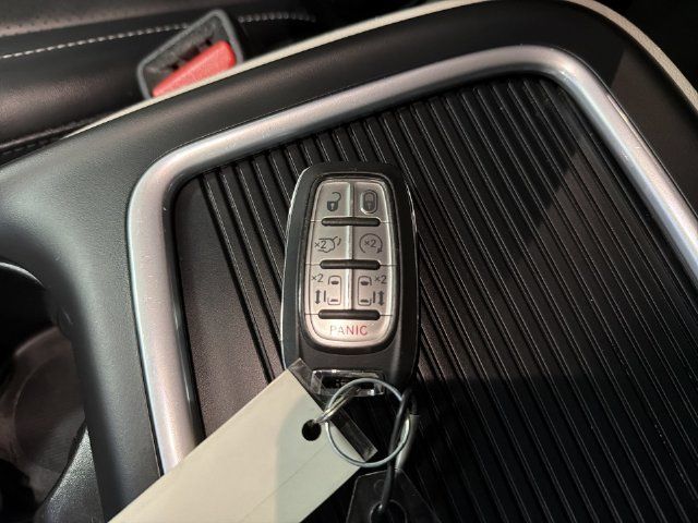 Used 2024 Chrysler Pacifica Touring-L FWD image 32