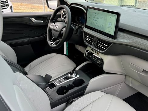 New 2026 Ford Escape SE w/ PHEV Premium Package image 9