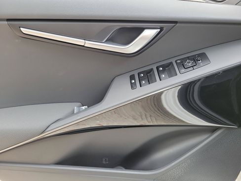New 2026 Kia Niro EX FWD image 12