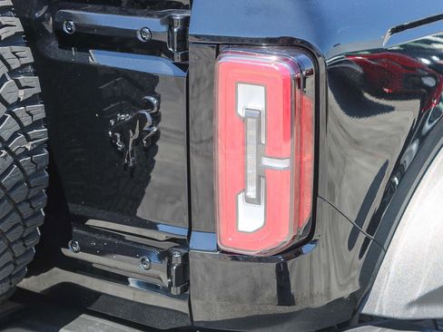 Used 2023 Ford Bronco Wildtrak image 10