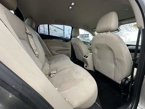 Used 2018 Buick Regal Preferred image 23