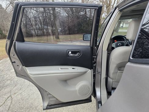 Used 2010 Nissan Rogue SL w/ Premium Pkg AWD/4WD image 14