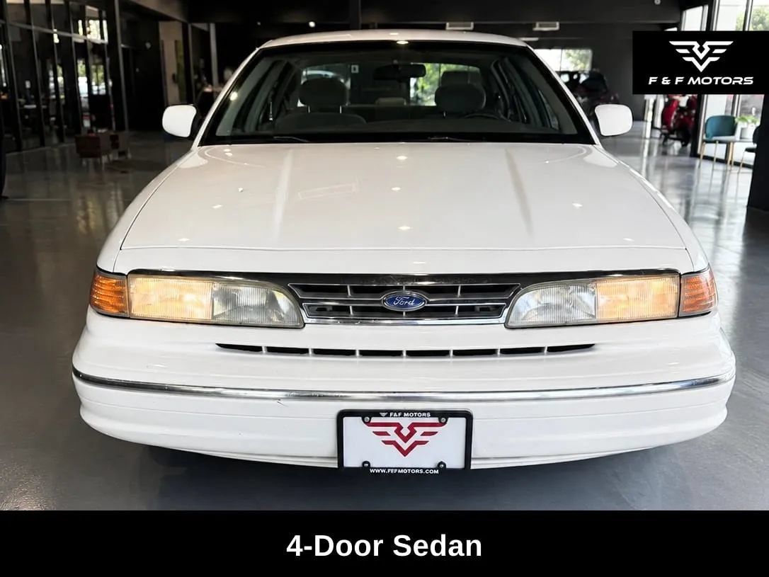 Used 1996 Ford Crown Victoria LX RWD image 5