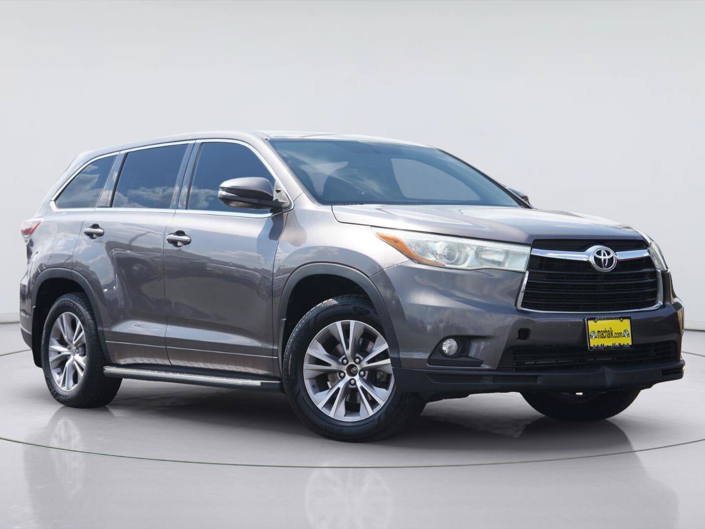 Used 2015 Toyota Highlander Plus FWD image 2