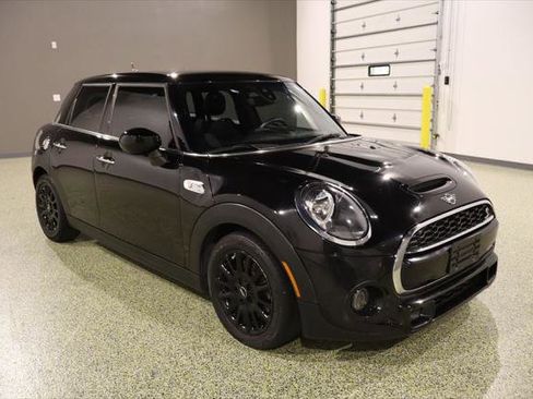 Used 2020 MINI Cooper S image 1
